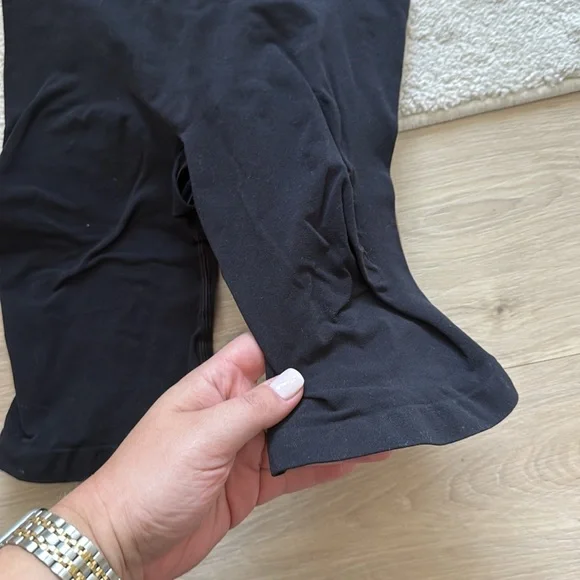 NWOT- Skims High Waisted Mid Thigh Short Shapewear in Onyx - Picture 3 of 8